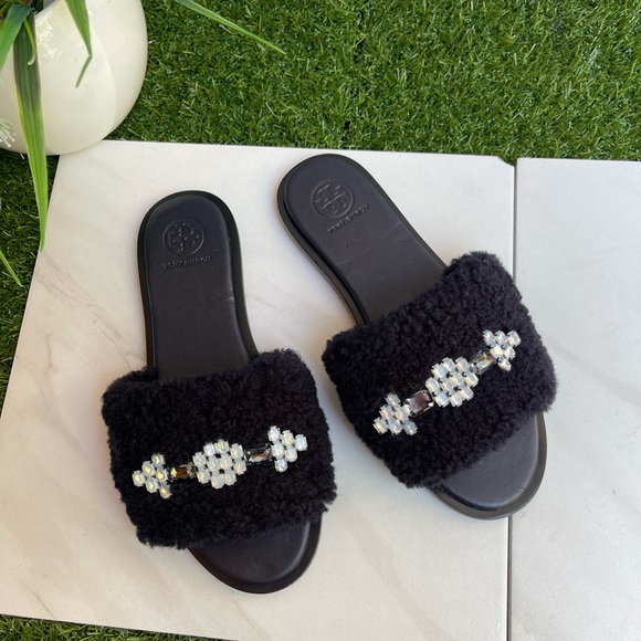 Tory Burch Shoes Tory Burch Aspen
Black Shearling Slide size 6 new $229 - Picture 11 of 14